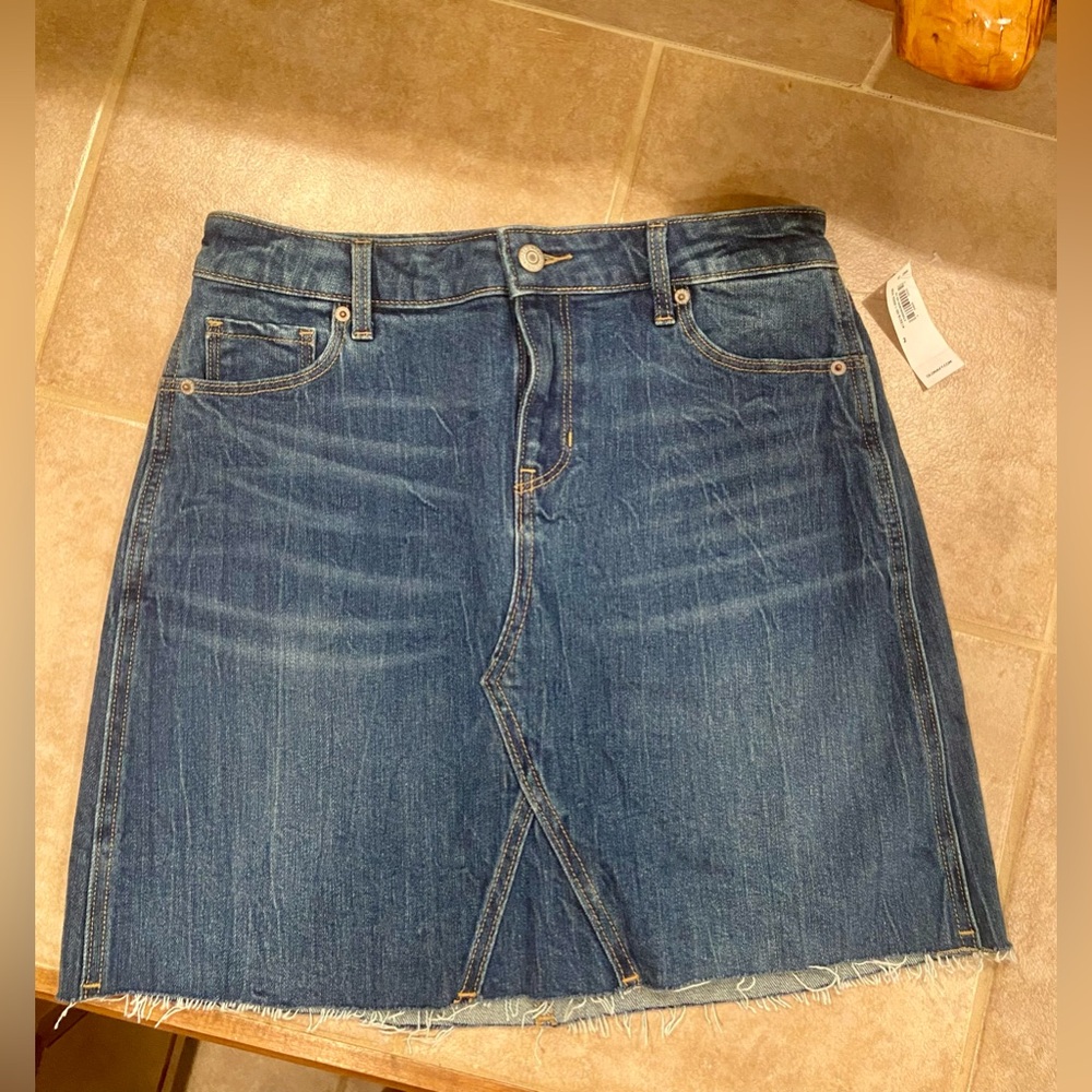 Old Navy Size 2 Denim skirt New With Tag